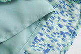 Robe courte à fleurs avec ceinture plissée et volants à volants