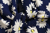 Robe mi-longue moulante boutonnée à lacets et à fleurs marguerite à col en V