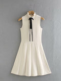 Mini vestidos de fiesta plisados ​​con lazo de empalme blanco