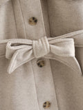 Ropa de abrigo con bolsillo de un solo pecho y cuello de pila con cordones