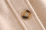 Abrigo largo con cuello de solapa y botonadura con abertura en la pierna