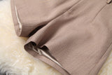 Conjunto de dos piezas de pantalones cortos de chaqueta de mujer con bufanda de seda empalmada