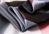 Longue écharpe en soie à motif géométrique pour femme