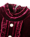 Robes mi-longues à boutonnage simple en velours rouge avec boutons nacrés