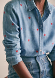 Camisas de mezclilla con solapa bordada en forma de amor de un solo pecho 