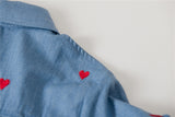 Chemises en denim à revers brodés en forme d'amour à boutonnage simple 